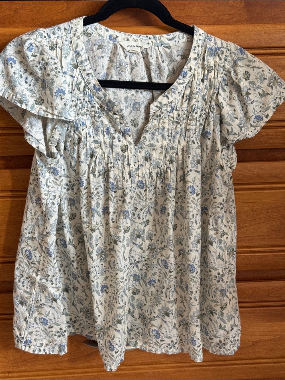 Lucky Brand Cream Floral Pintuck Flutter Sleeve Top